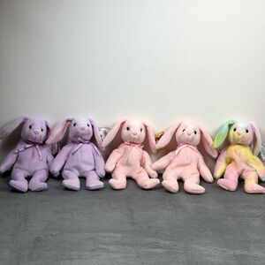 The original Beanie Babies from the 1990s are included in this bundle.